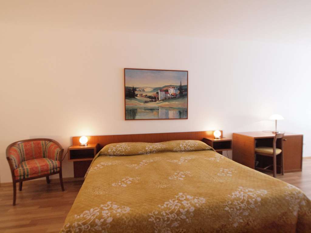 Residenze Dell'Angelo Hotell Locarno Rum bild